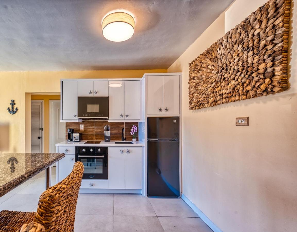 Apartment In Downtown At The Beach ナッソー エクステリア 写真