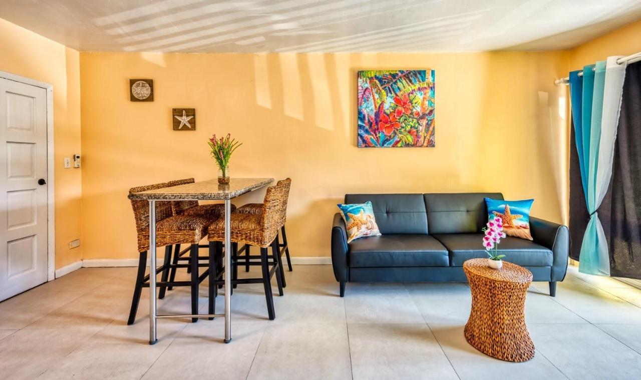 Apartment In Downtown At The Beach ナッソー エクステリア 写真