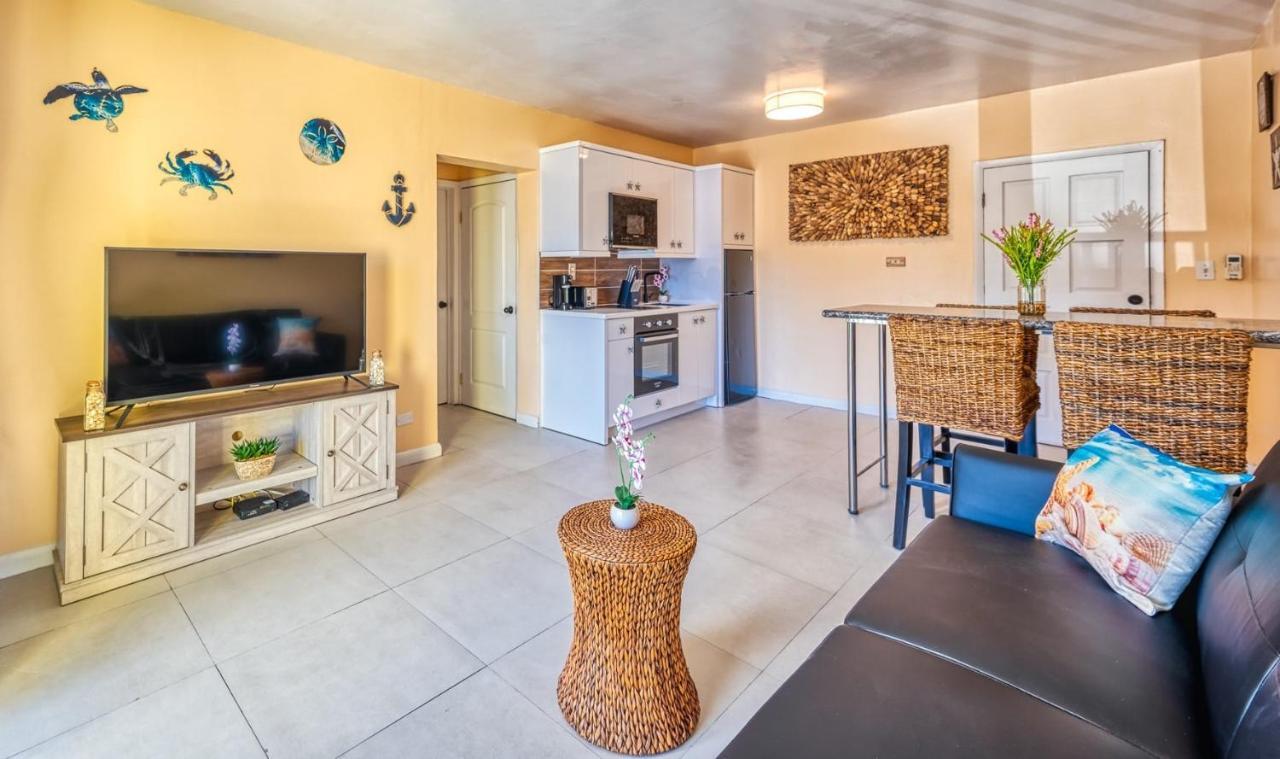 Apartment In Downtown At The Beach ナッソー エクステリア 写真