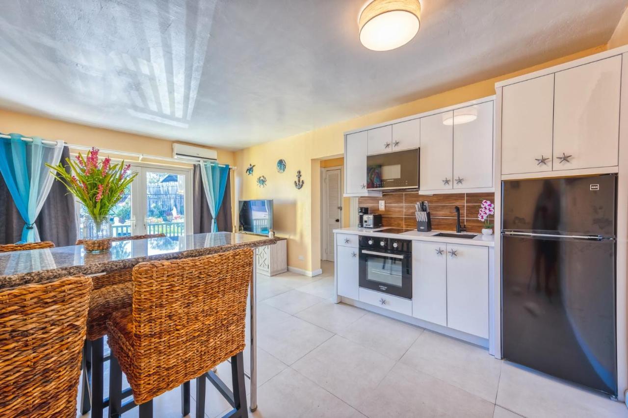 Apartment In Downtown At The Beach ナッソー エクステリア 写真