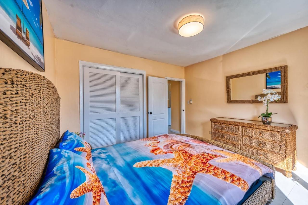 Apartment In Downtown At The Beach ナッソー エクステリア 写真