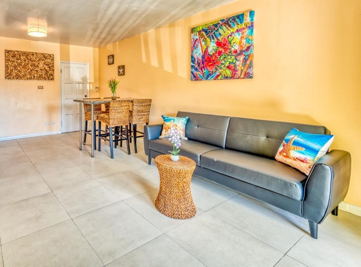 Apartment In Downtown At The Beach ナッソー エクステリア 写真