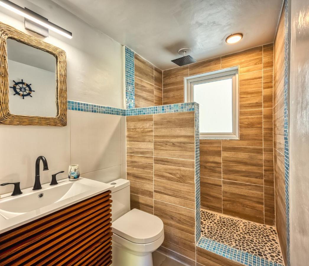 Apartment In Downtown At The Beach ナッソー エクステリア 写真