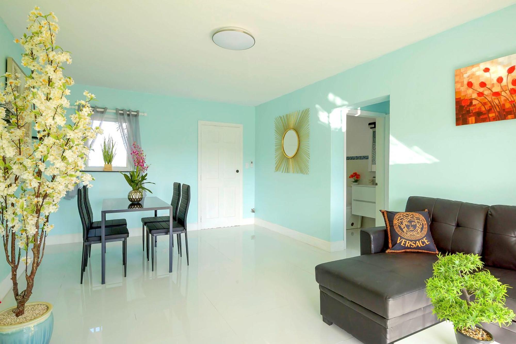 Apartment In Downtown At The Beach ナッソー エクステリア 写真
