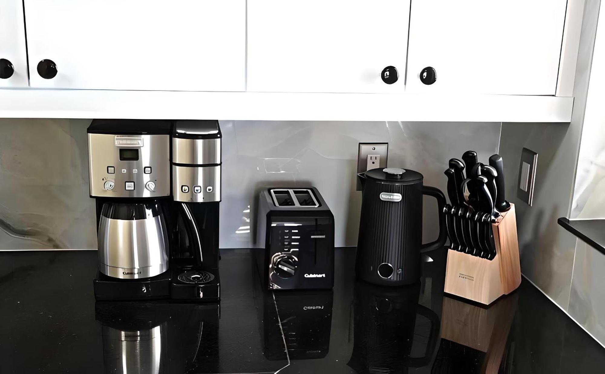 Apartment In Downtown At The Beach ナッソー エクステリア 写真