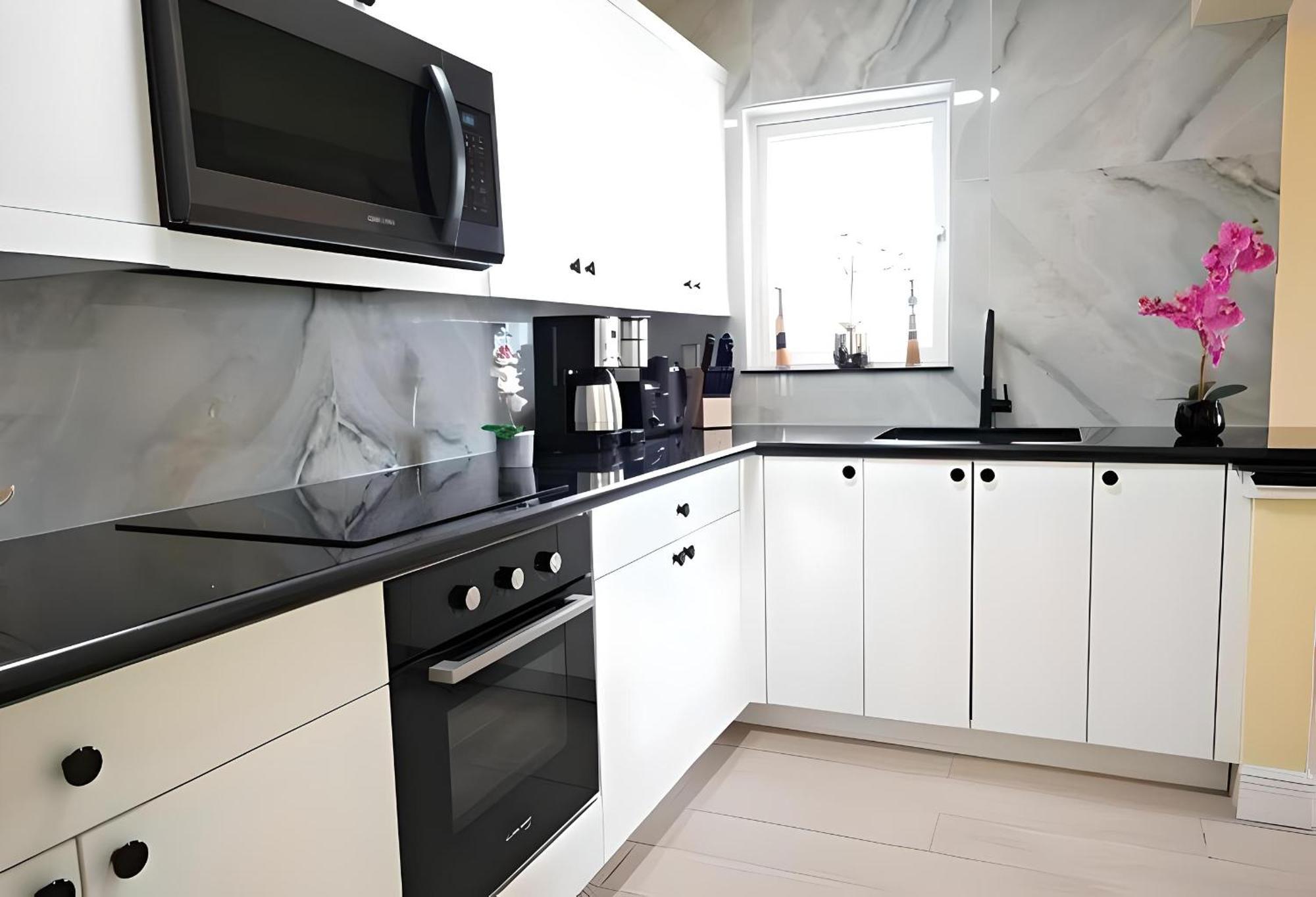Apartment In Downtown At The Beach ナッソー エクステリア 写真