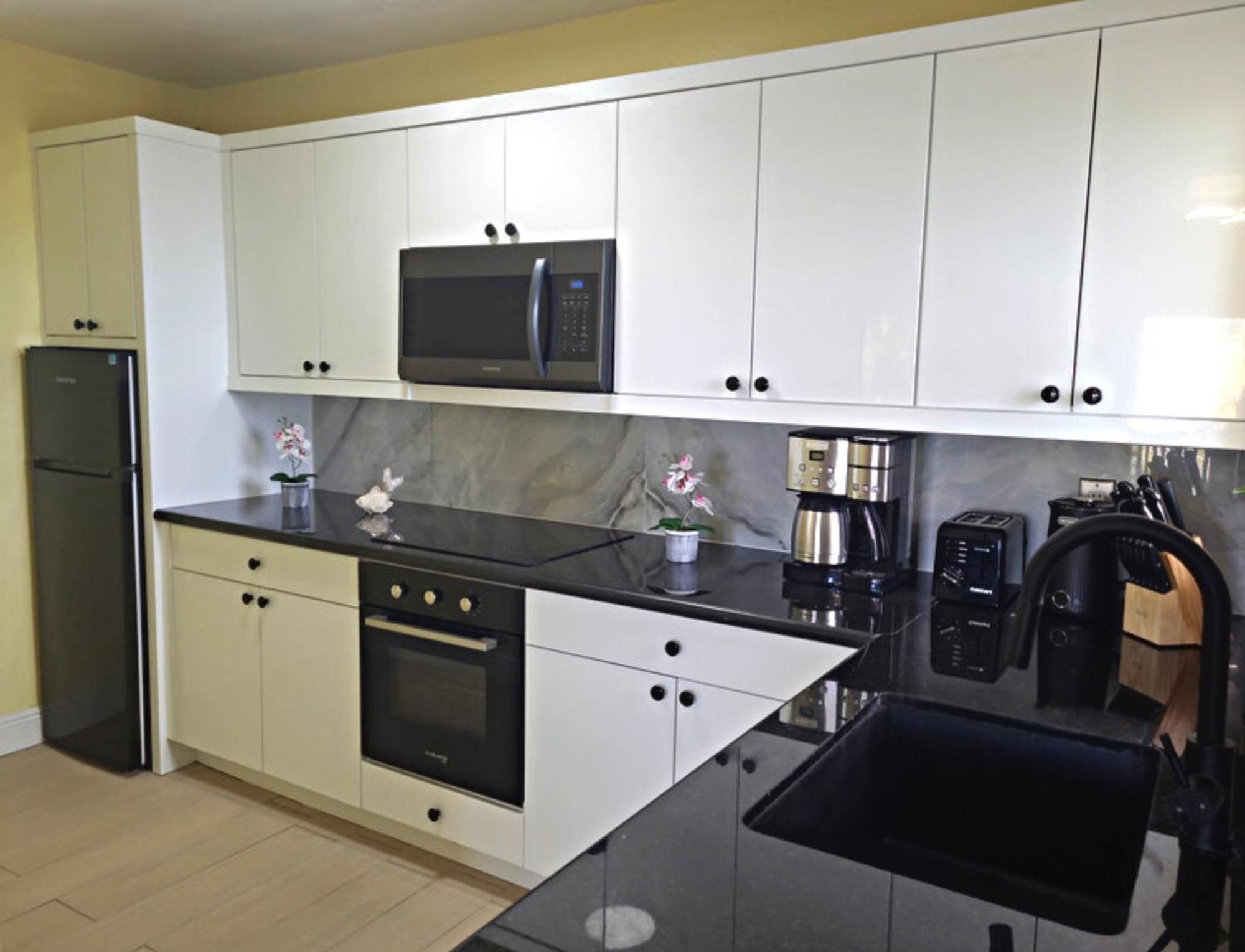 Apartment In Downtown At The Beach ナッソー エクステリア 写真